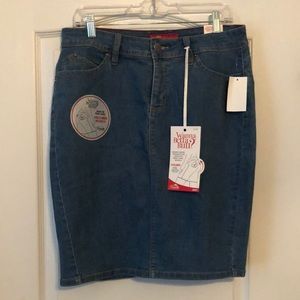 Royalty Wanna Betta Butt, NWT denim skirt, size 10
